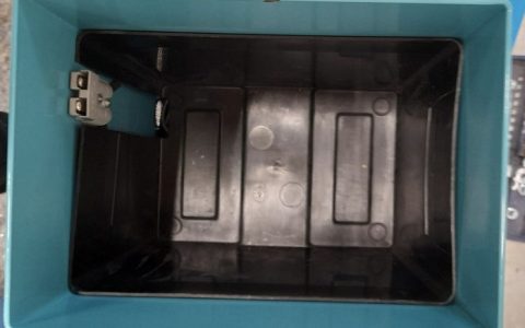 Battery Trowel - Battery Plug